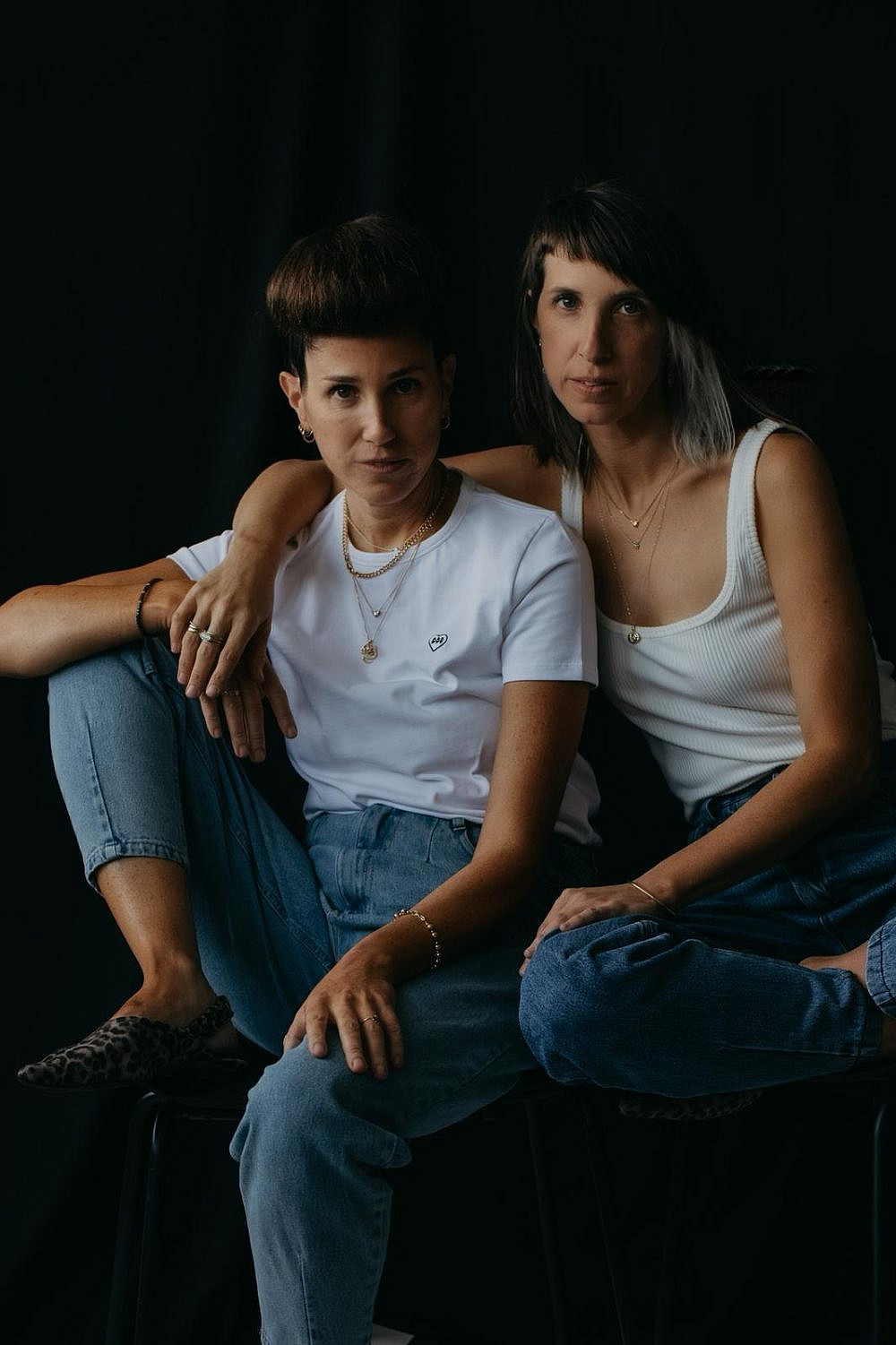 האחיות לבית "סטלה אנד לורי" | צילום: תמר גרין