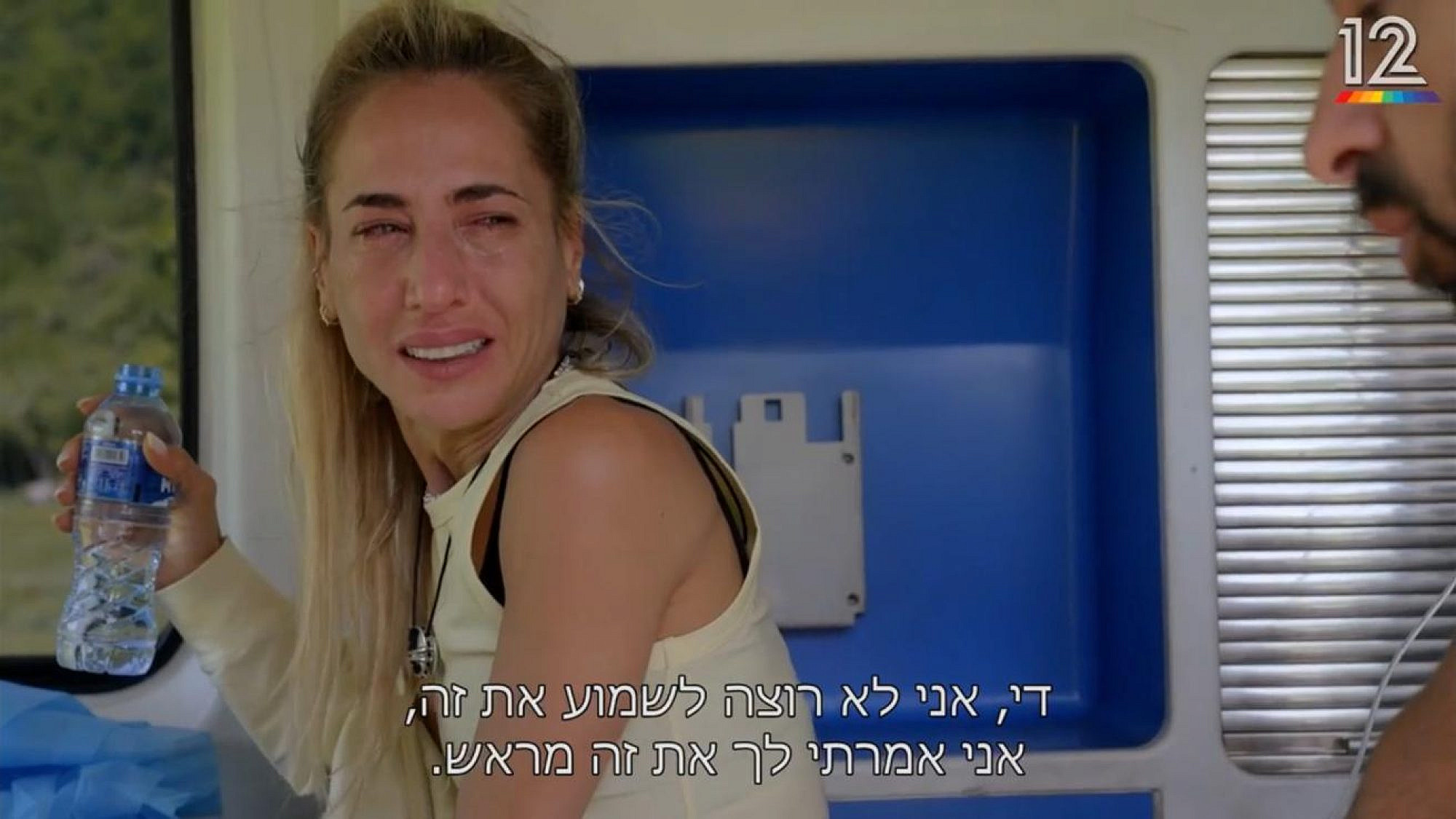 יוסי עזרא וחן דריקס ברגעי הפרישה מ"המירוץ למיליון" | צילום מסך, קשת 12 יוסי עזרא וחן דריקס ברגעי הפרישה מ"המירוץ למיליון" | צילום מסך, קשת 12