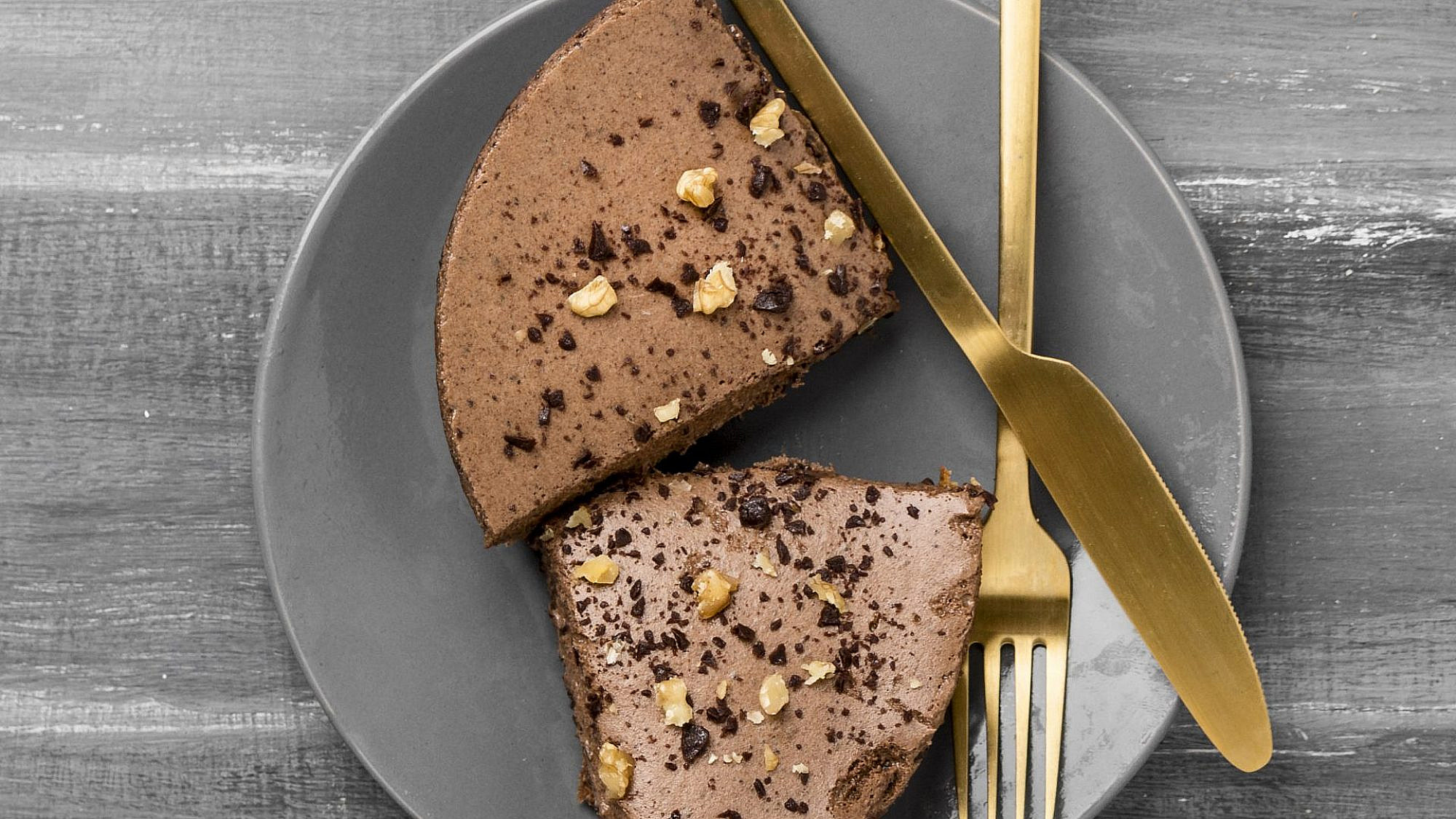 אומייגד, עוגת מוס שוקולד משני מרכיבים בלבד | צילום: Freepik