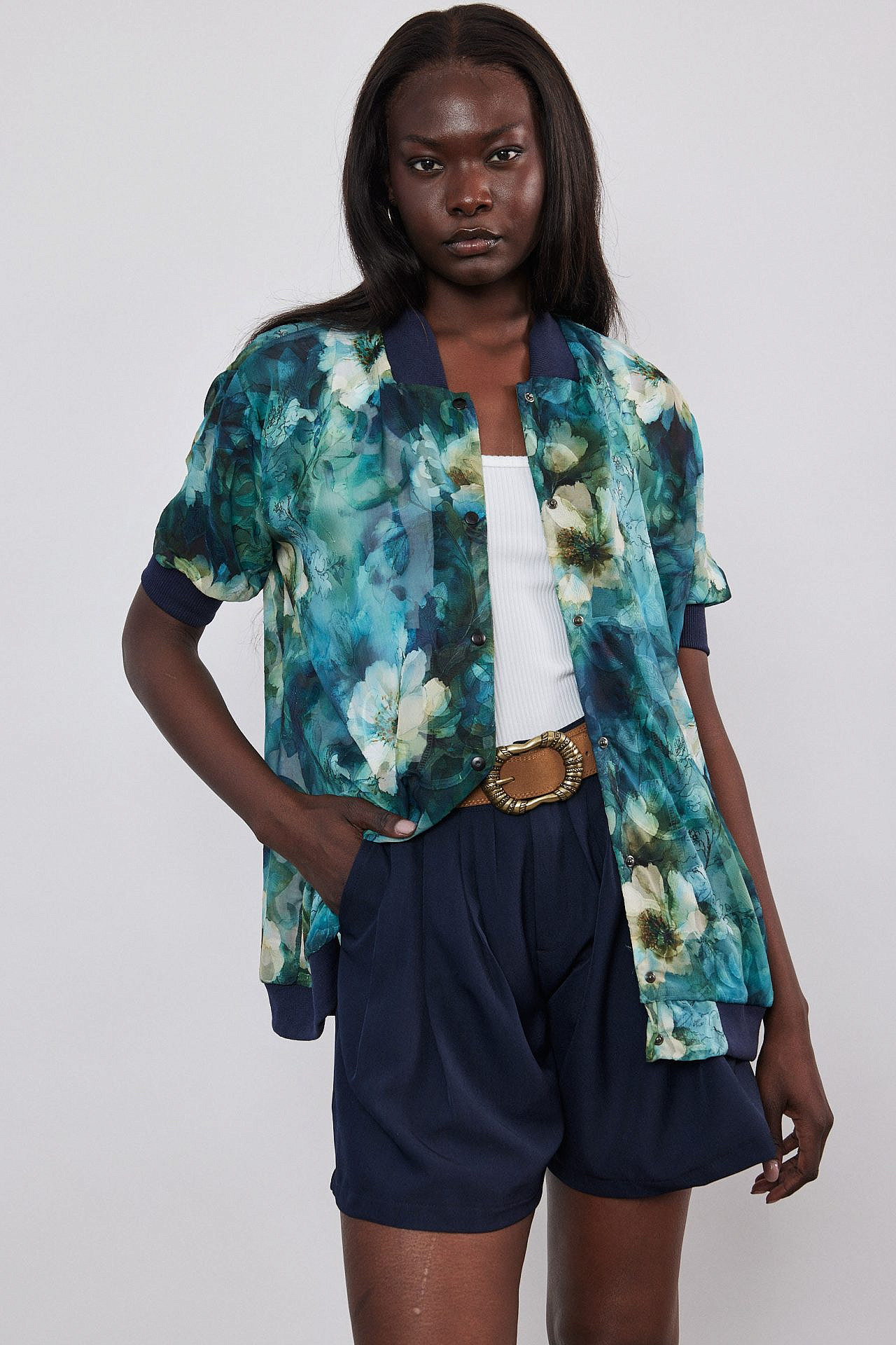 סטלה ולורי. ז'קט בומבר אביבי 690 ש"ח | צילום: תומר לופסקו