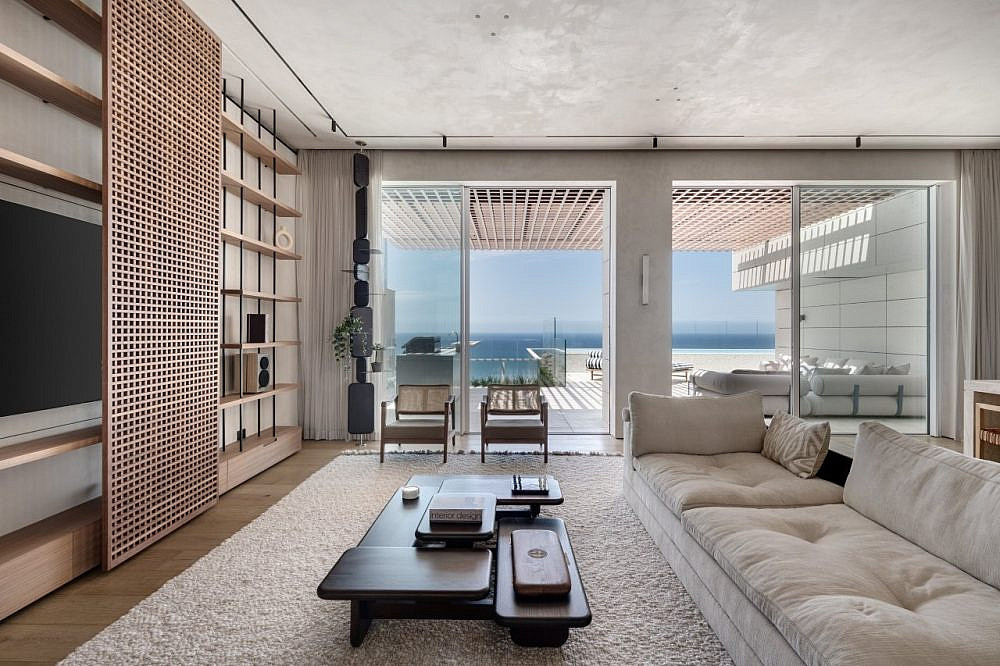 אדריכל מנו שלם, ריהוט אריק בן שמחון, צלם עודד סמדר