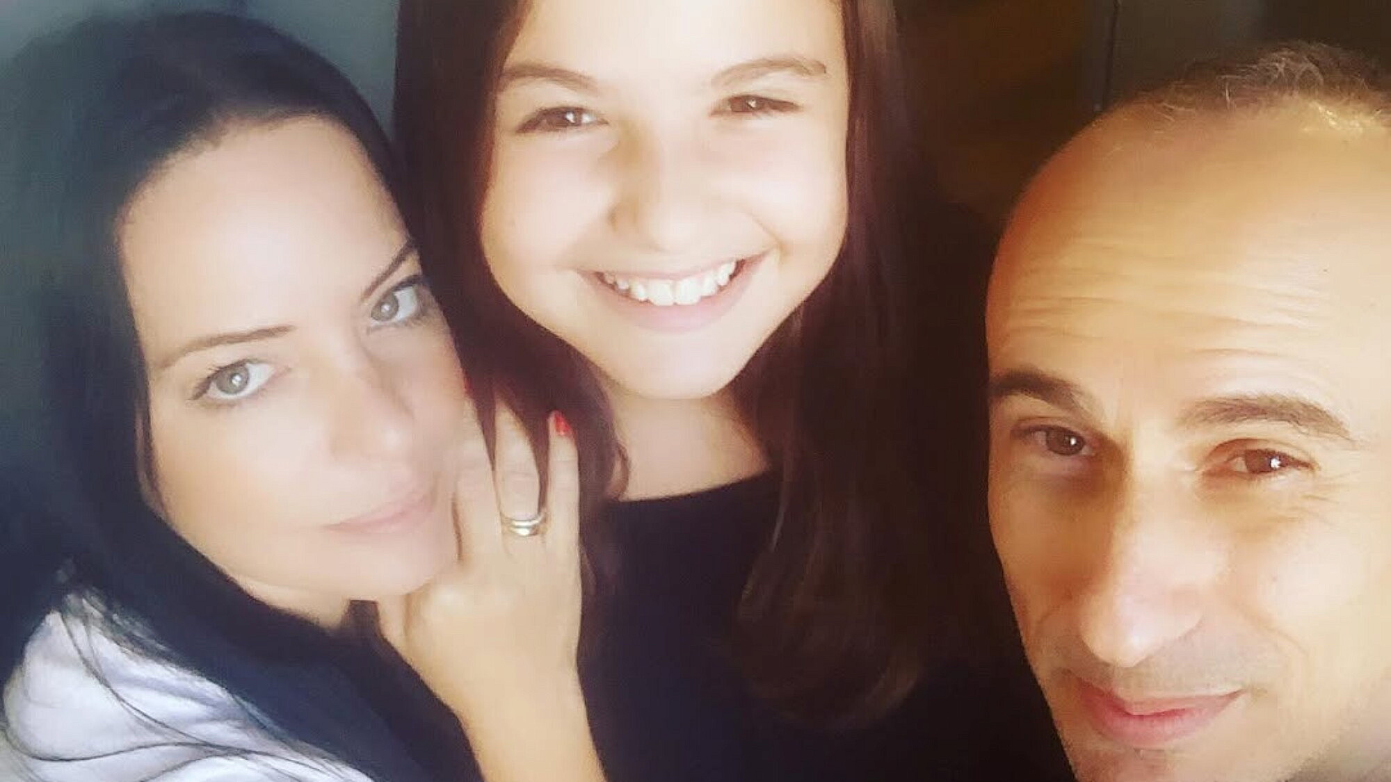 מיכל ואסף אמדורסקי עם בתם נינה דבש | צילום: michal_amdursky@