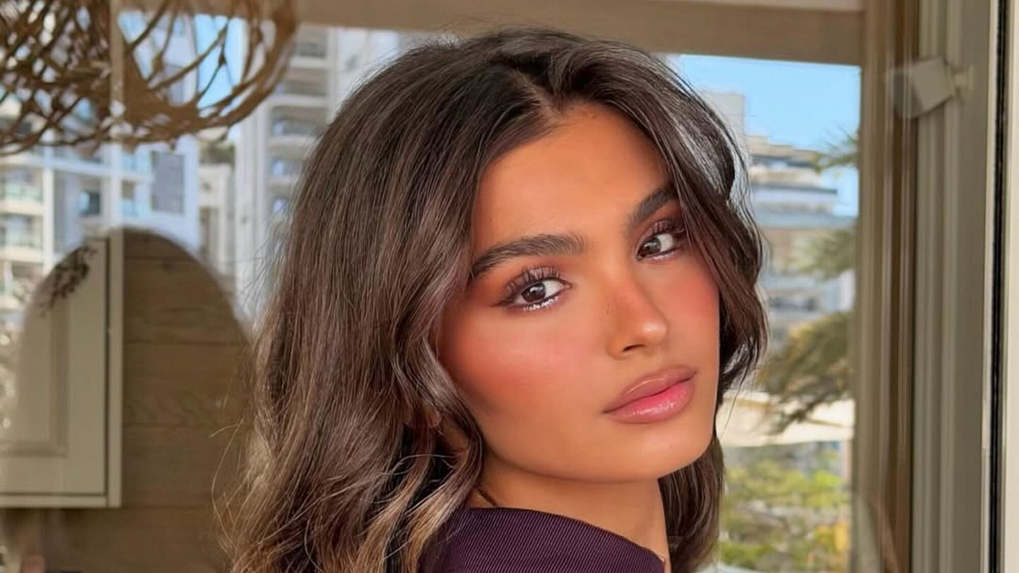 חולצה כזו לא באה בלי ביט של היפ הופ ברקע. אלין גולן | צילום: etay_shay@