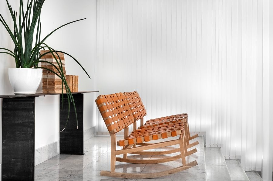 ריהוט שמתכתב עם העבר והעתיד. עיצוב אריק בן שמחון, צלם עודד סמדר