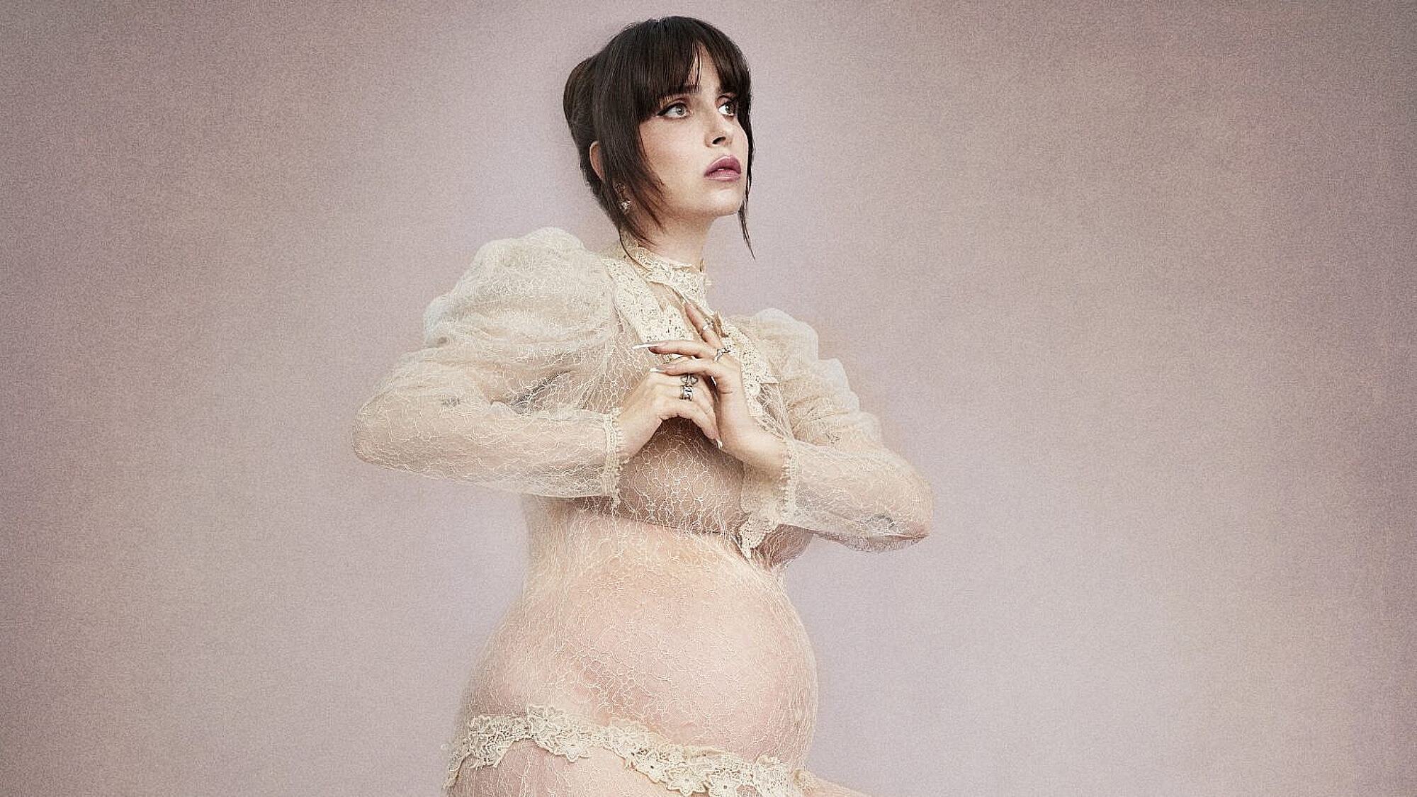 הפקת אופנה של עודי סנש | סטיילינג, הפקה, דוגמנות וארט דיירקשן: עודי סנש, צילום: עדי אדמוני, איפור ושיער: ענבל שומר, ע. סטיילינג ועיצוב סט: ענבר אקהר וחן חפץ