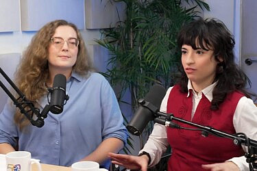 מתוך הווידאוקאסט "אוטיסטיות נכנסות לפריים", אביה אנה ברוקס (מימין) וד"ר קטיה רובינשטיין | צילום: יח"צ