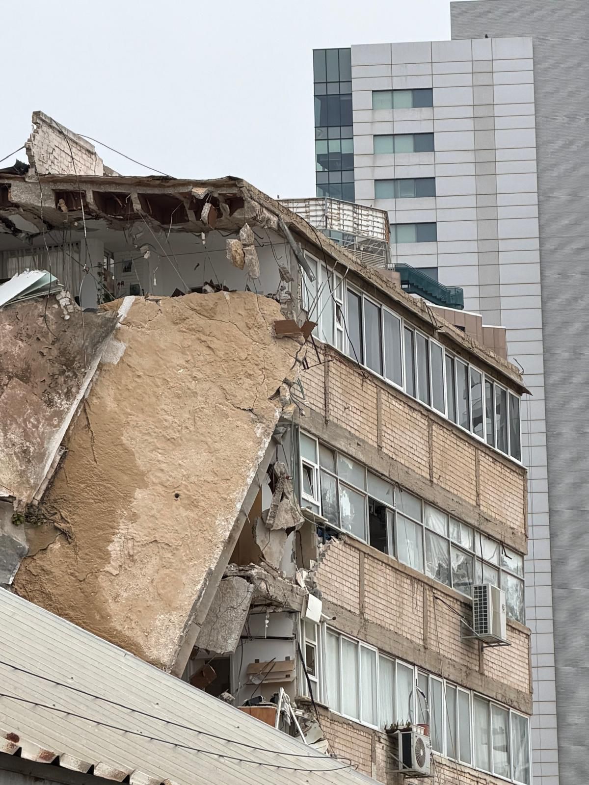 הבניין שקרס בדרום תל אביב, ובו הסטודיו של נועה גלר | צילום: נועה גלר