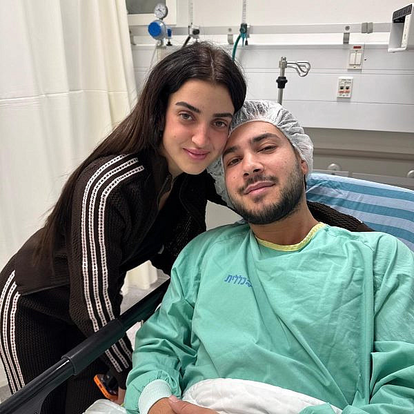 שורד השבי אלי-ה כהן ובת זוגו זיו עבוד רגע לפני הניתוח | צילום: אור גפן תקשורת