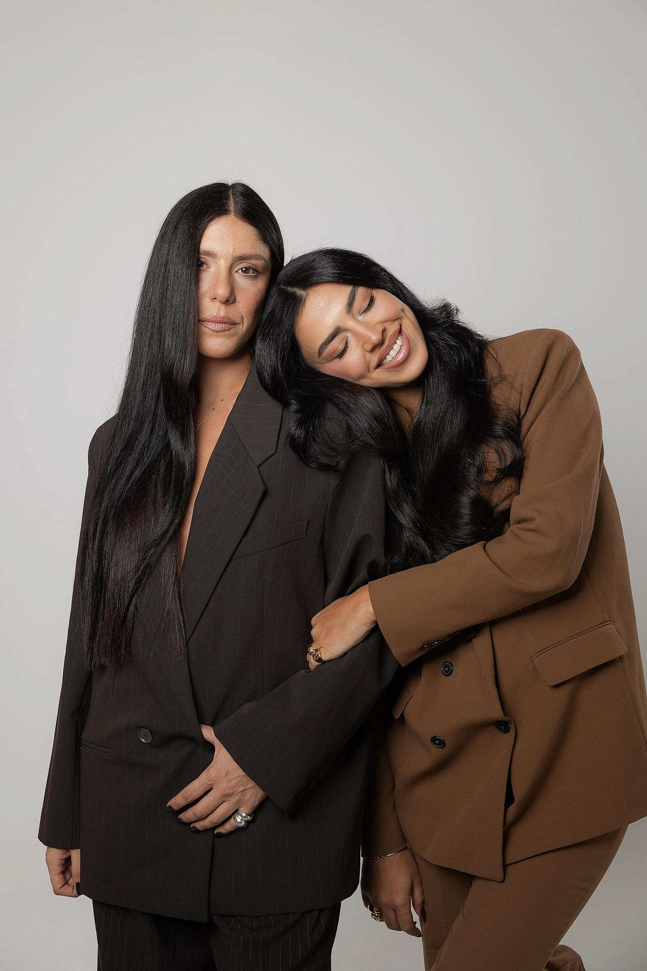 ספיר הרוש וספיר צמח מ"המירוץ למיליון" (קשת 12) | צילום: עדן מור יוסף, איפור ושיער: אביאל יעקב