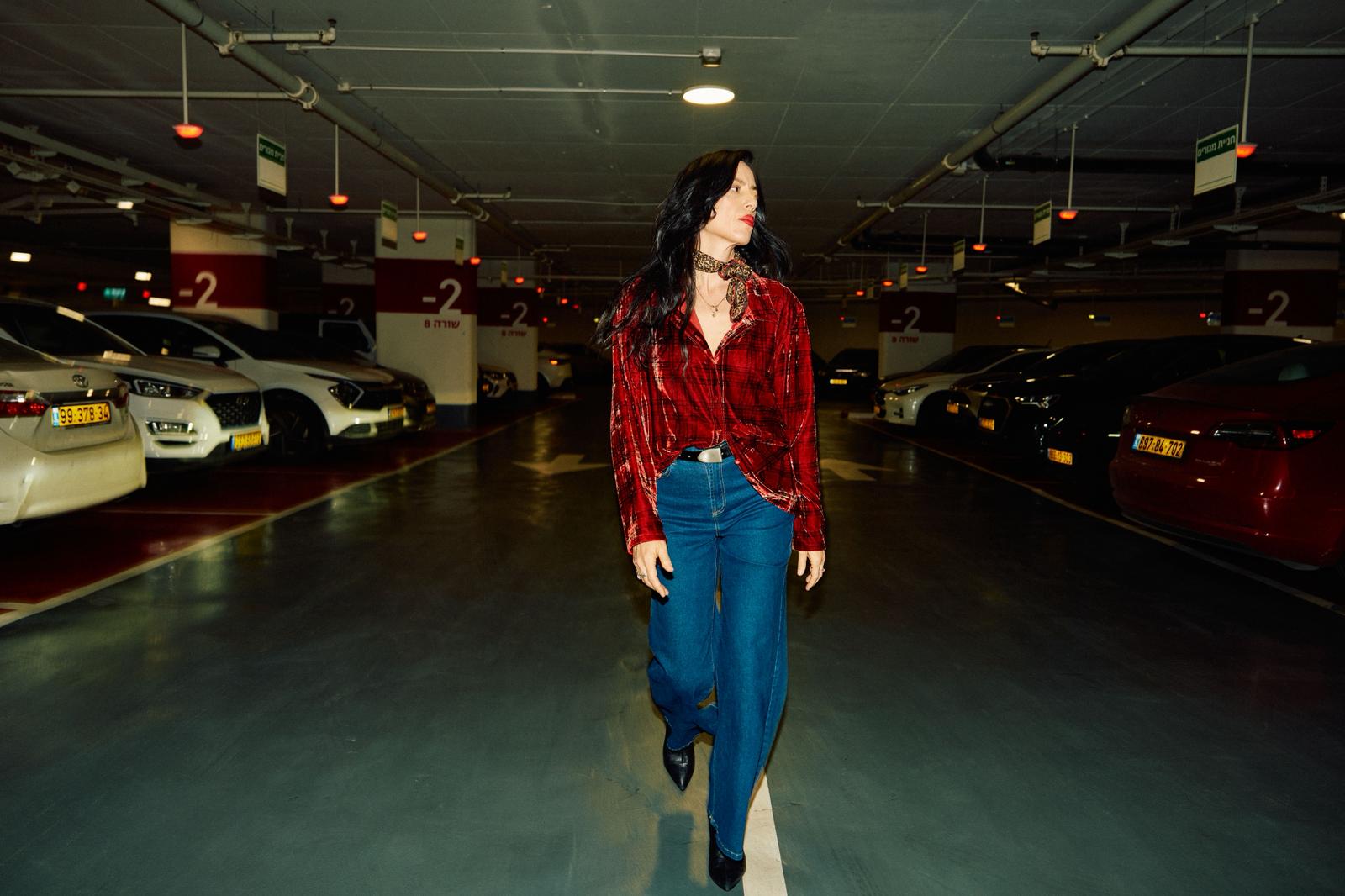 איגי וקסמן | צילום: בת שחר ניסן, סטיילינג: עמית גואטה, איפור: אדיר פימה, שיער: אביב דוידיאן