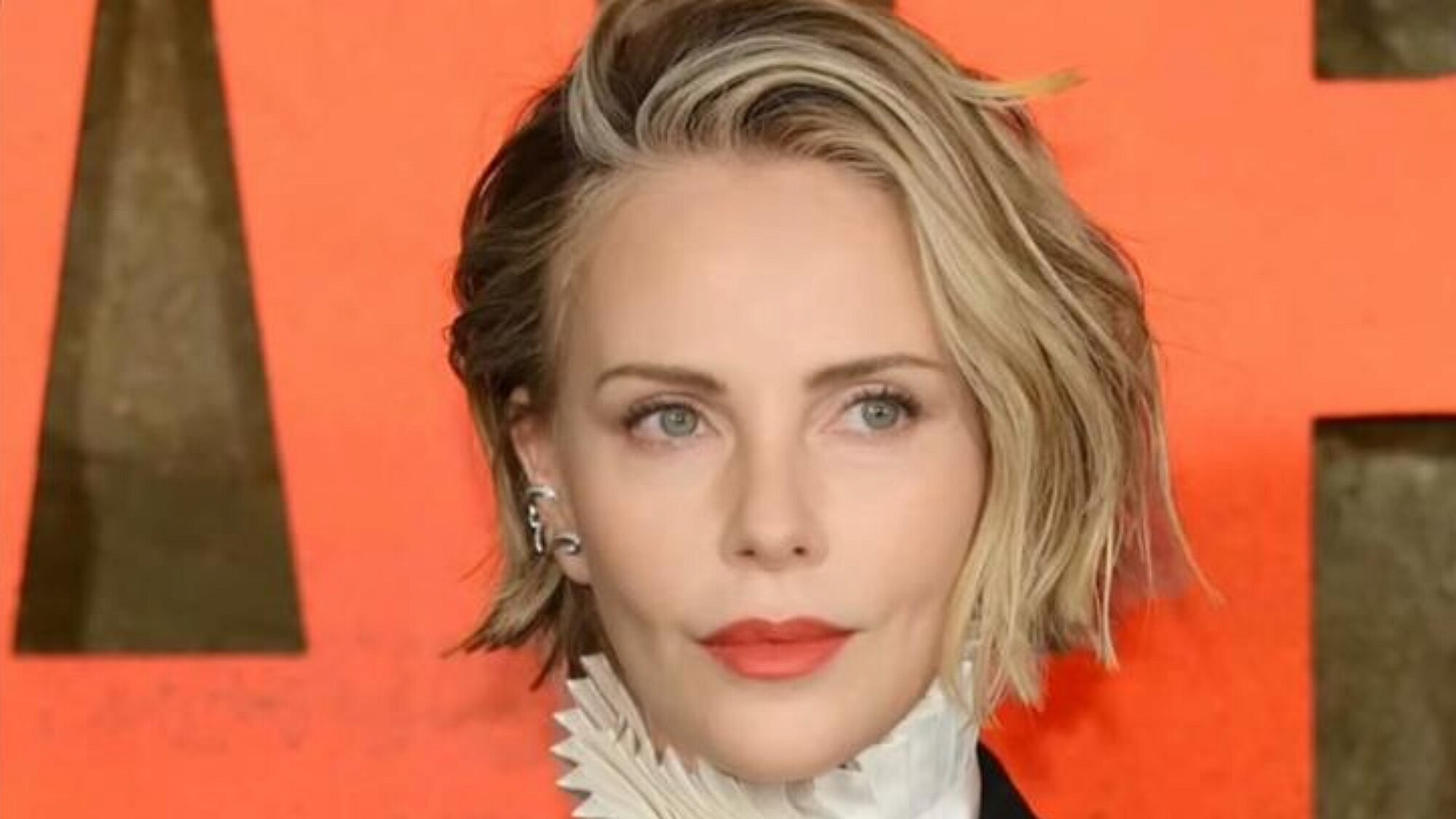 סטאנינג. שרליז ת'רון | צילום: אינטגרסם charlizeafrica@