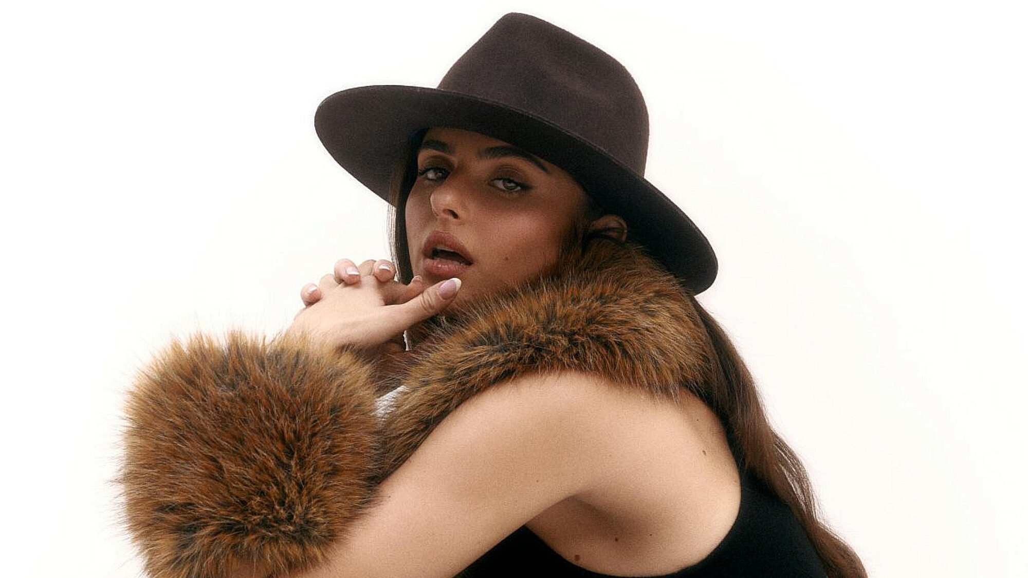 קים אור אזולאי מדגמנת את מותג הכובעים החדש שלה CHAPEAU  | צילום: אור דנון