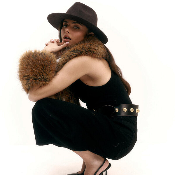 קים אור אזולאי מדגמנת את מותג הכובעים החדש שלה CHAPEAU  | צילום: אור דנון