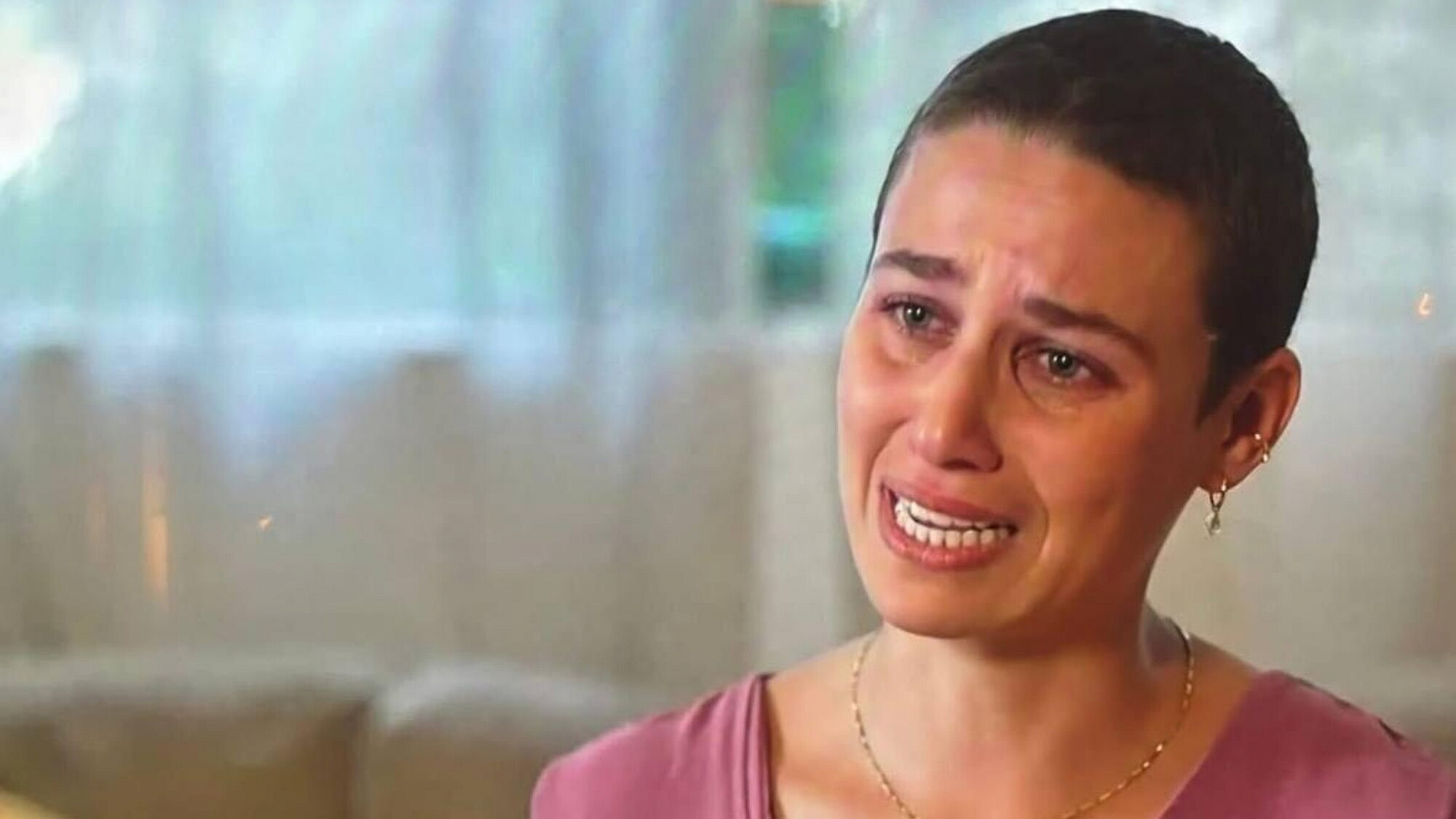 נחשפת בפנים גלויות. נעמה שחר האמיצה | צילום מסך מתוך חדשות 12 נחשפת בפנים גלויות. נעמה שחר האמיצה | צילום מסך מתוך חדשות 12