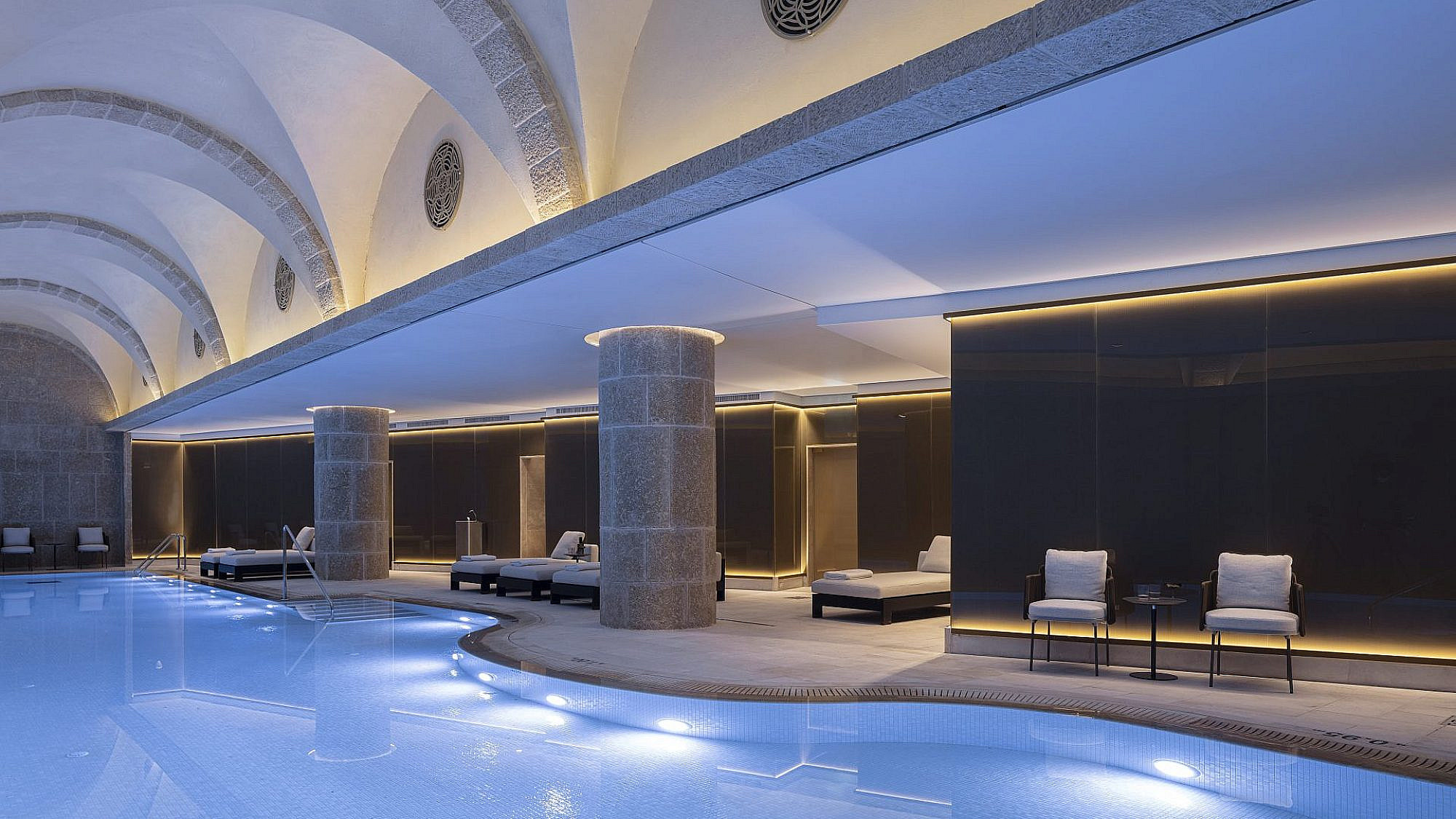 הבריכה בספא. WALDORF ASTORIA | צילום: עמית גירון הבריכה בספא. WALDORF ASTORIA | צילום: עמית גירון