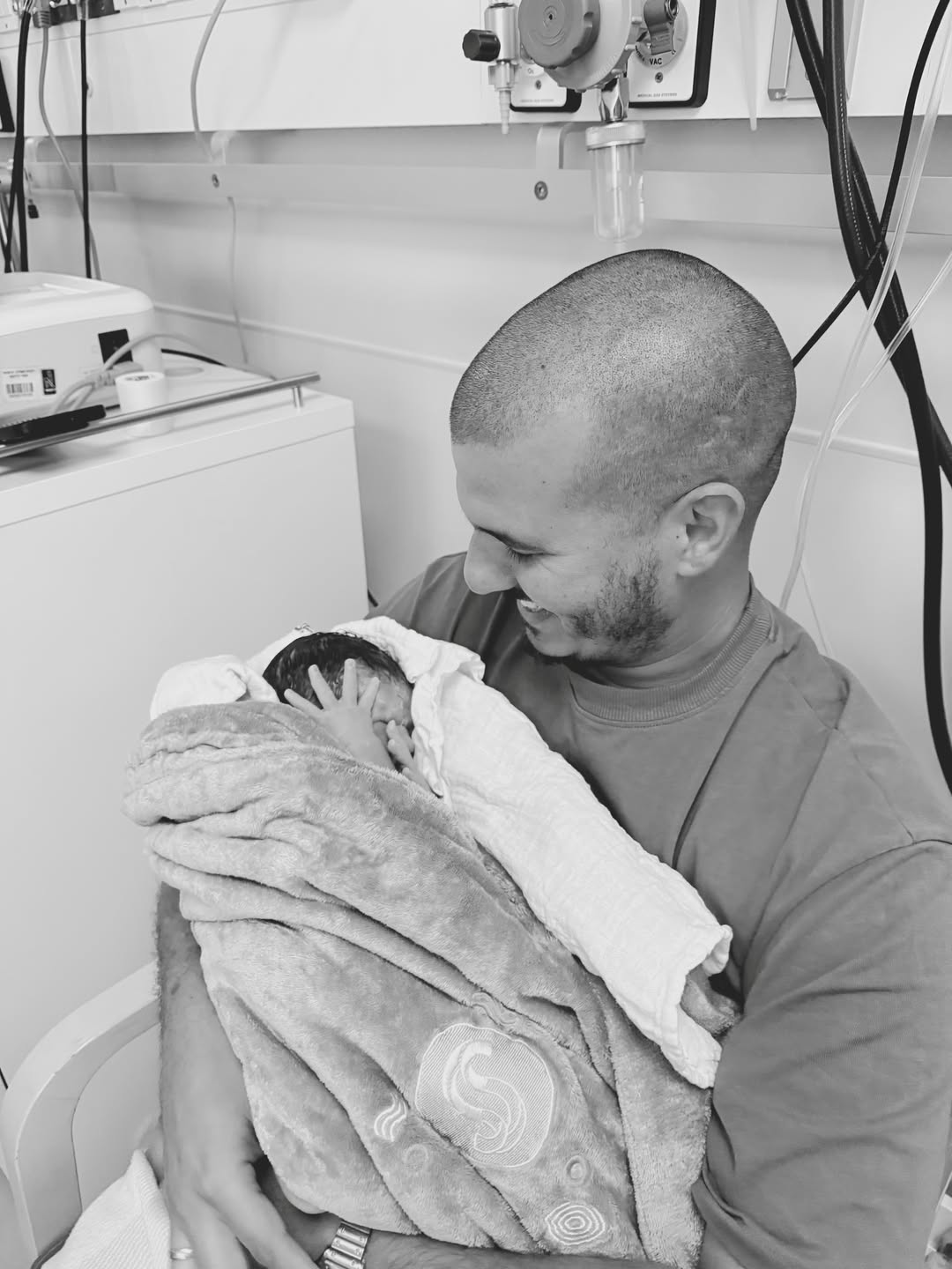 ליאור דבאח רגע אחרי הלידה של בנו השלישי מספיר אביסרור | צילום: אינסטגרם sapir_avisror@