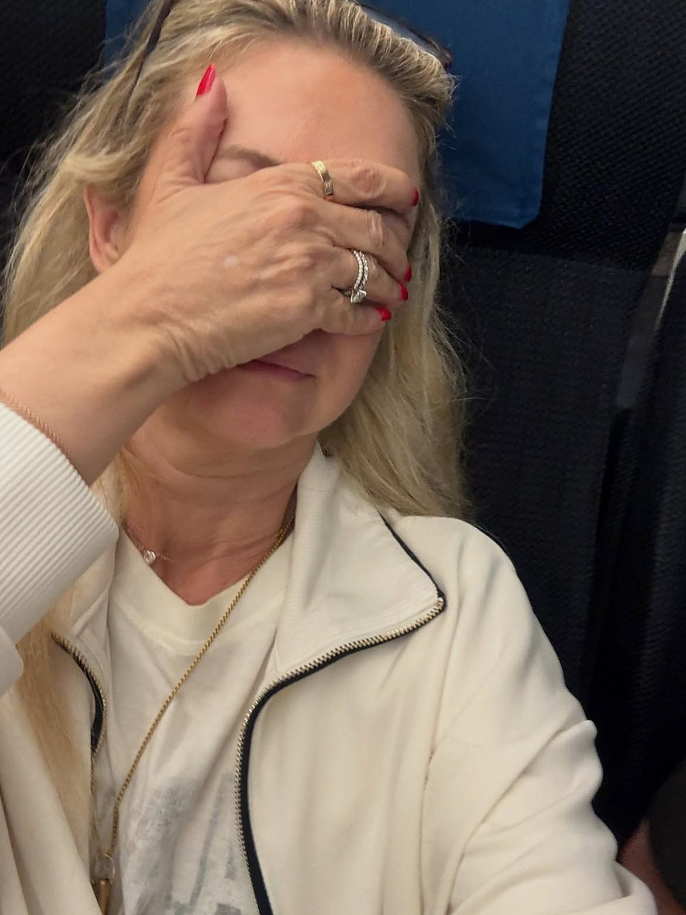 בדרך לטוקיו מתגברות על החרדה. מיכל ינאי | צילום: אינסטגרם michalyanai@