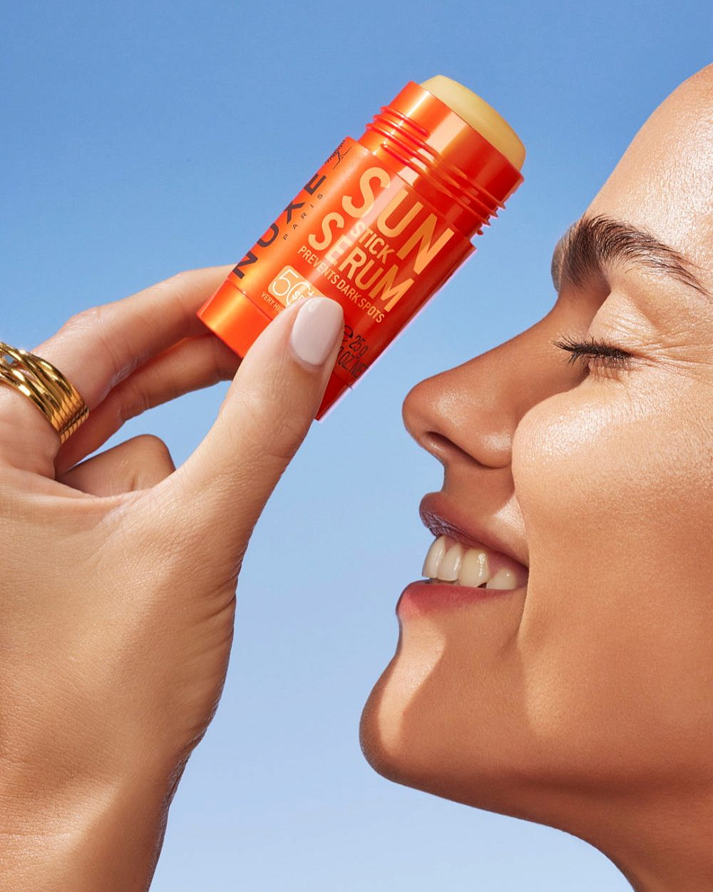 סטיק סרום להגנה מהשמש Sun Stick Serum SPF50 של NUXE, מחיר 115 ש"ח ל-100 גרם | צילום: יח"צ