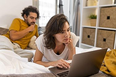 האם המקצוע שלנו יכול להשפיע גם על הזוגיות? | צילום אילוסטרציה: Magnific