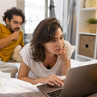 האם המקצוע שלנו יכול להשפיע גם על הזוגיות? | צילום אילוסטרציה: Magnific