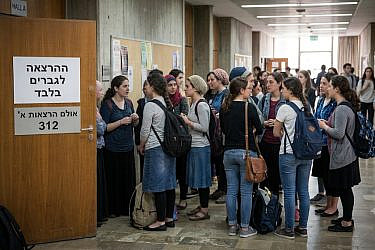 מה שמתחיל בקמפוס לא נשאר בקמפוס | אילוסטרציה: AI