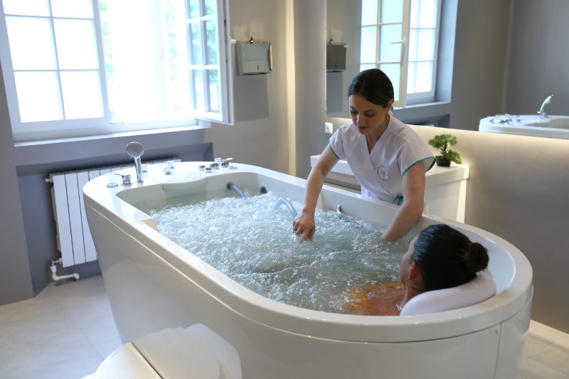 עיסוי מתחת למים. Tbilisi Balneological Spa | צילום: אתר רשמי