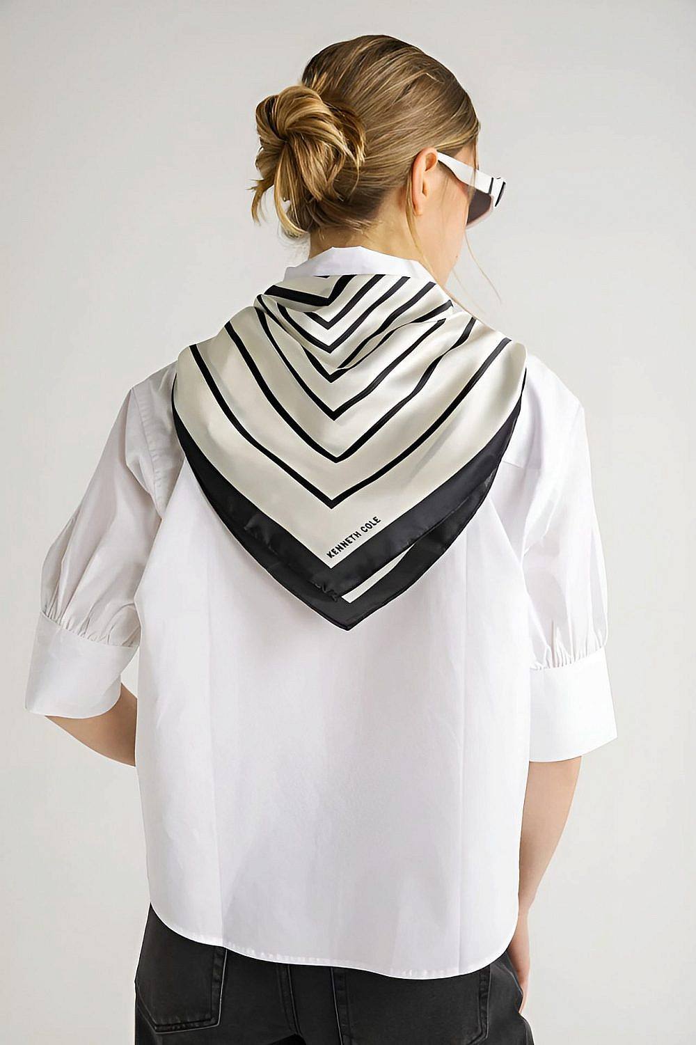 KENNETH COLE למשביר. מחיר מטפחת 79 ש"ח | צילום: יונתן לוי