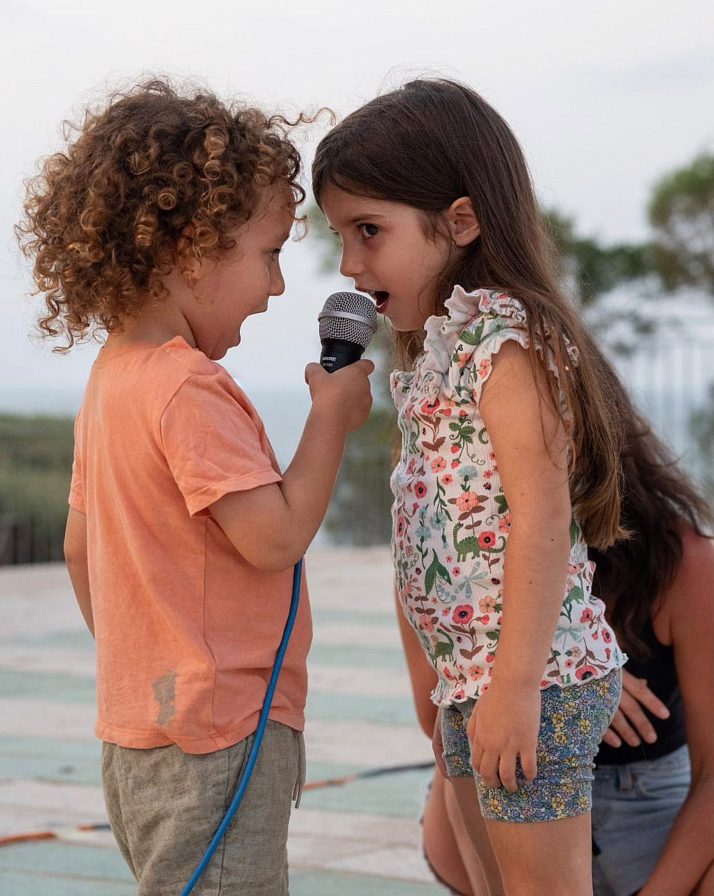 יהלי ותומי שרים ב"קריוקי חמודים" | צילום: חיים יפים ברבלט