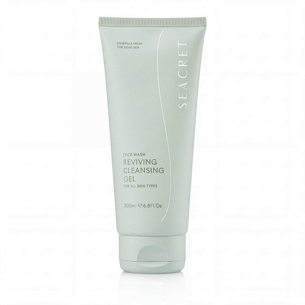 סבון ג'ל לפנים Reviving Cleansing Gel של סיקרט. מחיר 99 ש"ח ל-200 מ"ל  | צילום: יח"צ