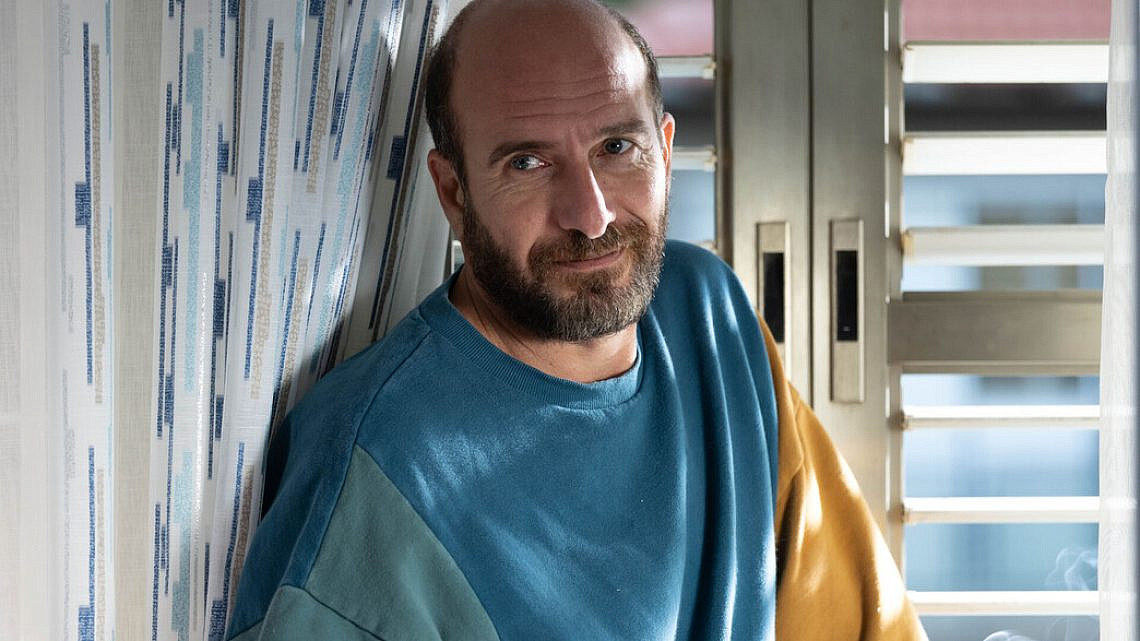 אסי עזר ב"עצמאות" | צילום: ורד אדיר