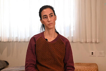 החיים והמוות שאחרי השבעה באוקטובר. בת שבע כהן-יהלומי | צילום: נטע דקל, מתוך עדות 710