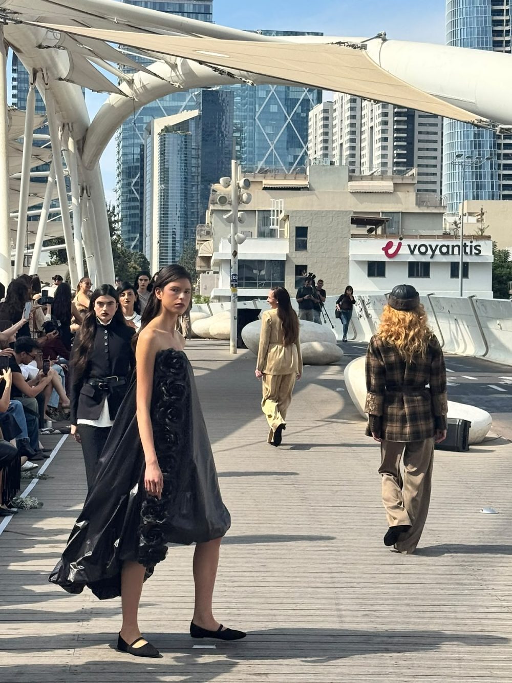 משכית. תצוגה בגשר יהודית | צילום: שיר זיו