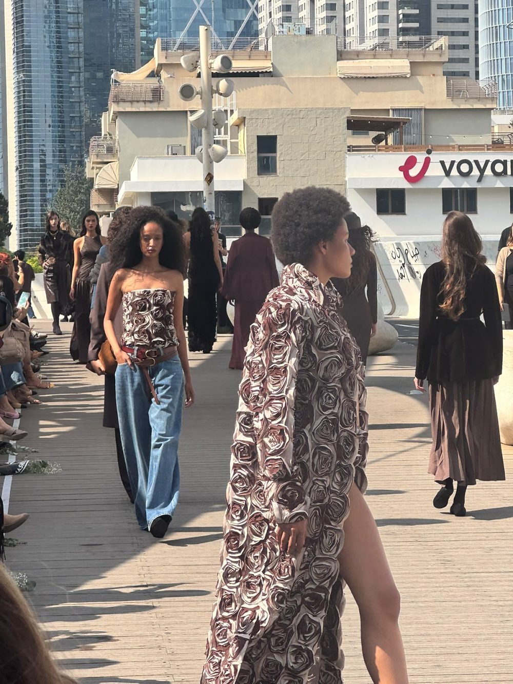 משכית. תצוגה בגשר יהודית | צילום: שיר זיו