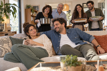 קשר רציני לא בא לבד | אילוסטרציה: AI