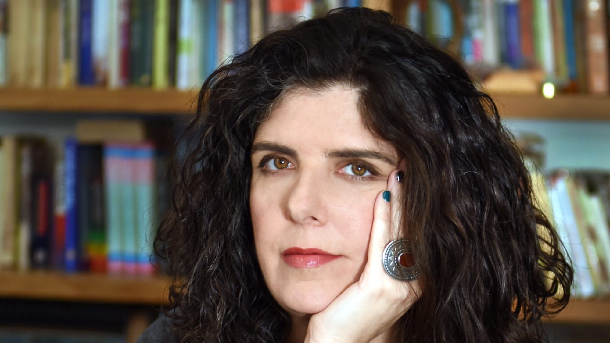 "אני נמנית על האידיוטים האלה שהיו שמחים לחיות לנצח". נעה ידלין | צילום: איריס נשר "אני נמנית על האידיוטים האלה שהיו שמחים לחיות לנצח". נעה ידלין | צילום: איריס נשר